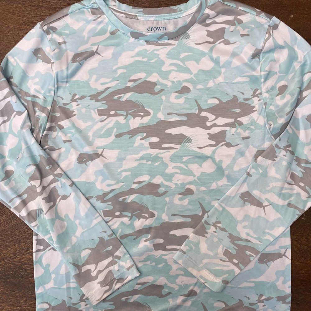 Boys Crown and Ivy Fishing shirt Size Small EUC